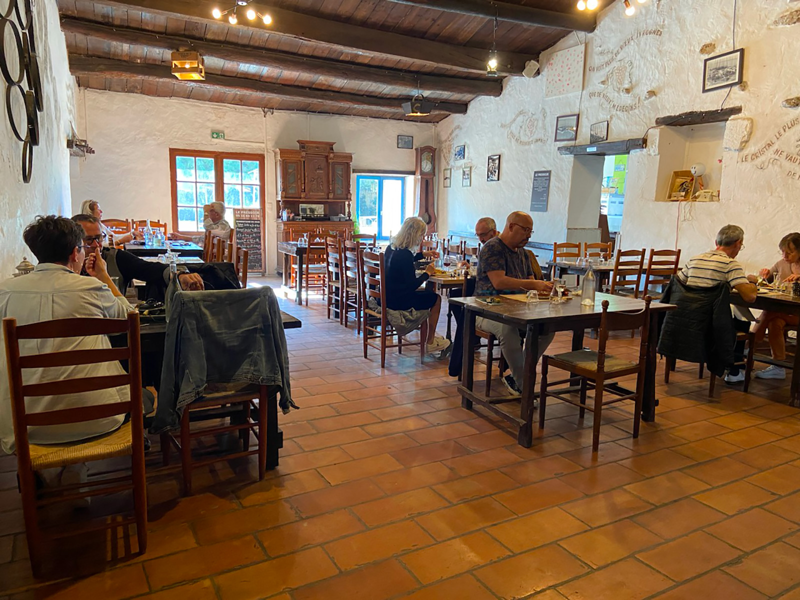 vu du restaurant, du bar déco industrielle - Photo de Bar-bq, Aix