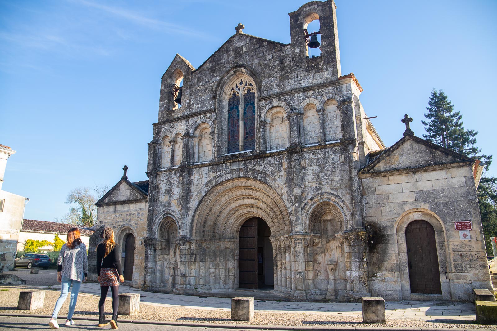 Découverte de Pons et ses trésors historiques - Guide de Charente
